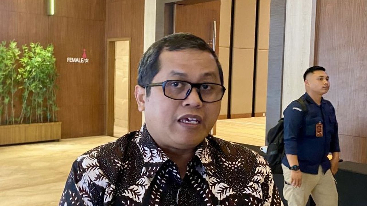 KPU Kepri telah melakukan berbagai upaya penghematan anggaran Pilkada, termasuk mengurangi jumlah debat dan penarikan kendaraan dinas, tanpa mengurangi kinerja.