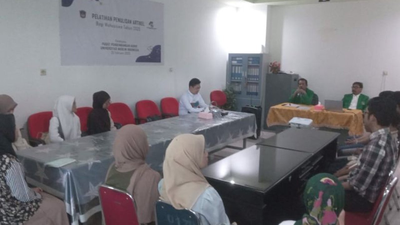 Universitas Muslim Indonesia (UMI) Makassar menggelar pelatihan penulisan artikel ilmiah untuk mahasiswa, guna memenuhi syarat kelulusan dan meningkatkan daya saing di dunia akademik.