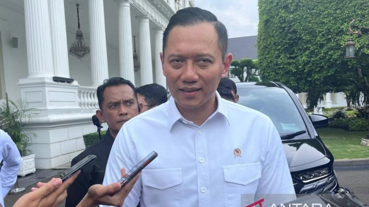 Agus Harimurti Yudhoyono (AHY) memberikan apresiasi positif terhadap gagasan koalisi permanen Koalisi Indonesia Maju (KIM) Plus, menekankan pentingnya soliditas dan kerja sama partai pendukung pemerintah hingga 2029.