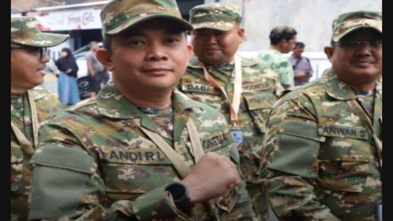 Pemerintah Kabupaten Tanah Bumbu, Kalimantan Selatan, gencar mendorong pertumbuhan ekonomi daerah dengan fokus pada sektor manufaktur, pariwisata, dan ekonomi digital, serta dukungan dari pemerintah pusat.