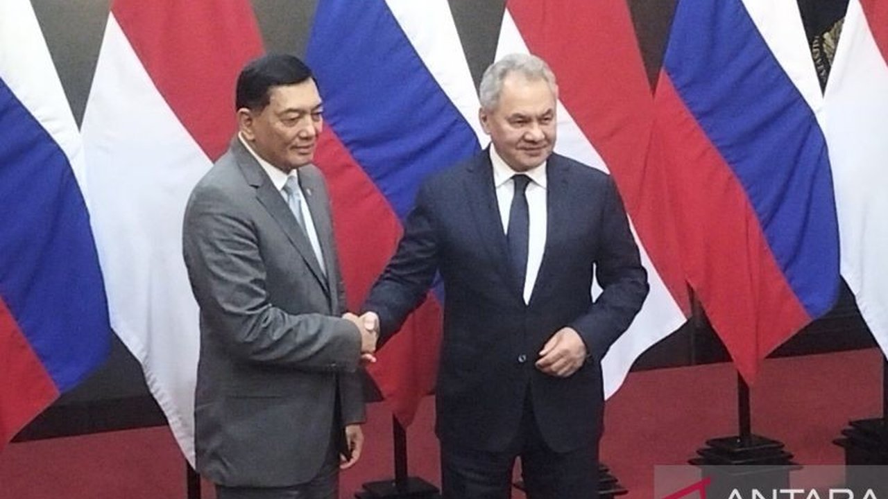 Indonesia menerima undangan dari Rusia untuk berpartisipasi dalam forum militer internasional Army 2025,  menandai hubungan bilateral yang harmonis di sektor pertahanan.