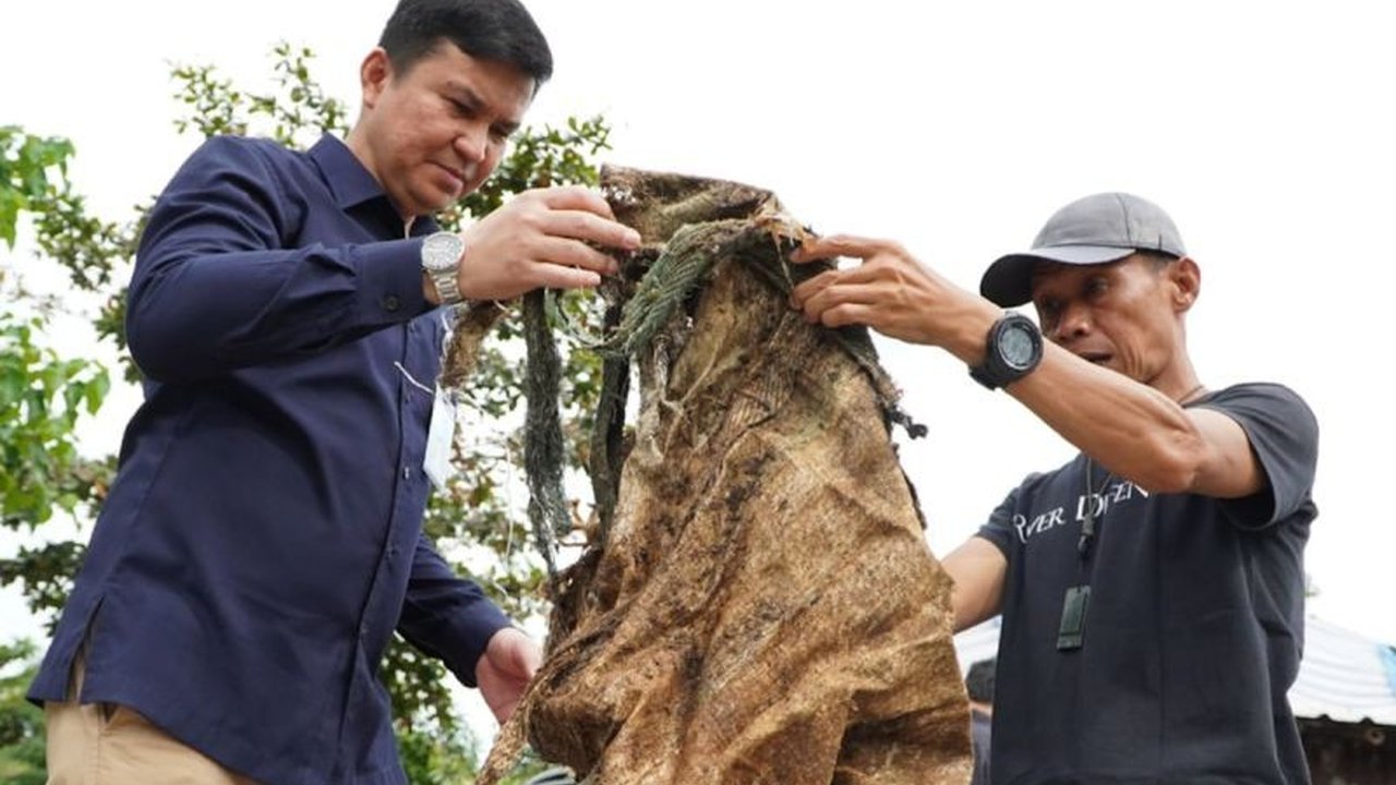 Garuda Indonesia membersihkan Sungai Ciliwung dan meresmikan fasilitas sanitasi umum di Bogor sebagai bagian dari komitmen keberlanjutan lingkungan dan peringatan Hari Peduli Sampah Nasional 2025.