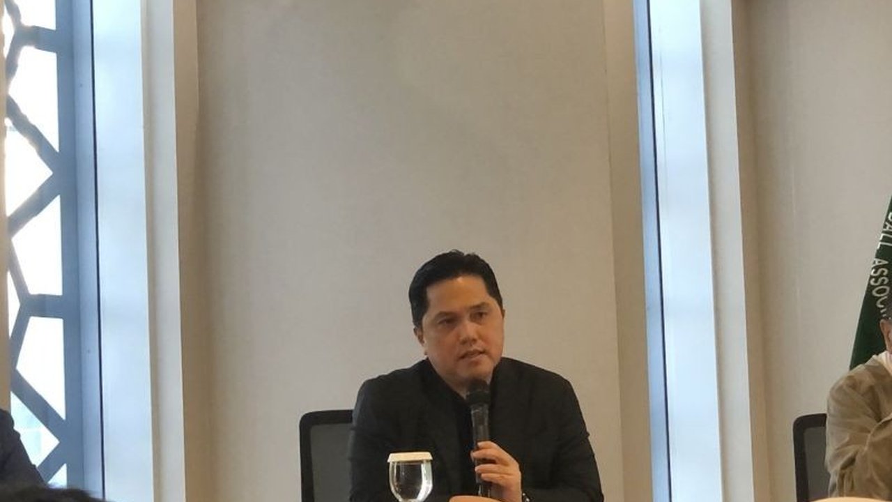 Ketua Umum PSSI, Erick Thohir, meminta pelatih Timnas U-17, Nova Arianto, untuk fokus meraih target lolos ke Piala Dunia U-17 2025 di Qatar setelah kegagalan Timnas U-20 di Piala Dunia U-20.