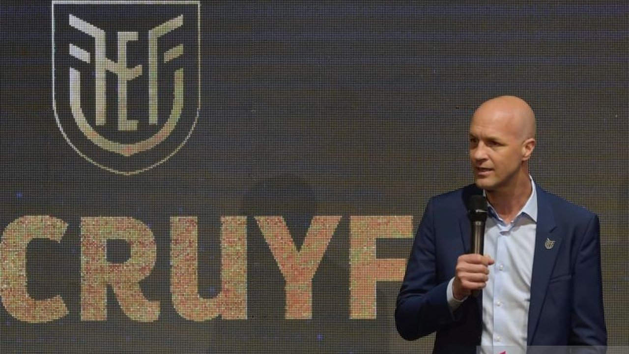 Ketua Umum PSSI Erick Thohir membantah kedatangan Jordi Cruyff bertujuan untuk merayu pemain keturunan Belanda, melainkan untuk membangun sistem sepak bola nasional yang berkelanjutan.