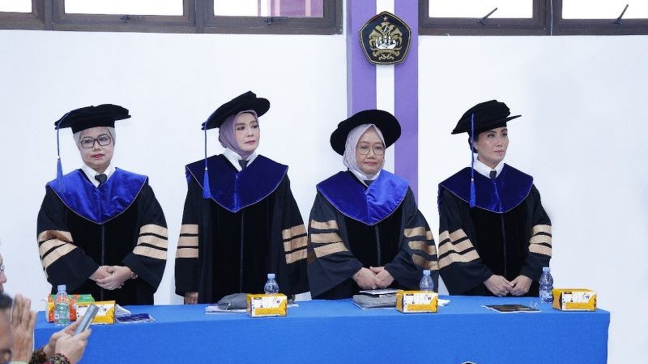Universitas Pancasila (UP) Jakarta resmi mengukuhkan empat guru besar baru dari berbagai bidang keilmuan, meningkatkan total guru besar menjadi 34 dan mendorong visi Indonesia Emas 2045.