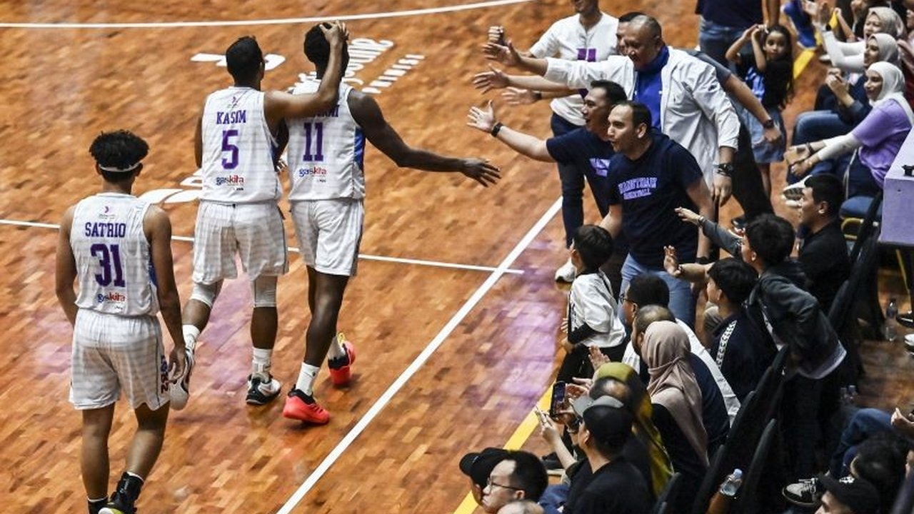 Hangtuah Jakarta mencuri empat kemenangan tandang dari tujuh laga IBL 2025, torehan impresif yang menempatkan mereka di peringkat kedua klasemen sementara.