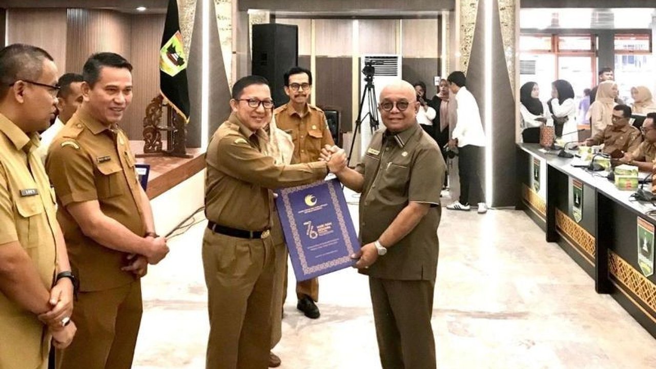 Kabupaten Agam, Sumatera Barat, berhasil meraih penghargaan Daerah Peduli HAM dari Kementerian HAM RI dengan skor 97,3, tertinggi di Sumatera Barat, berkat komitmen terhadap perlindungan dan pemenuhan hak asasi manusia.