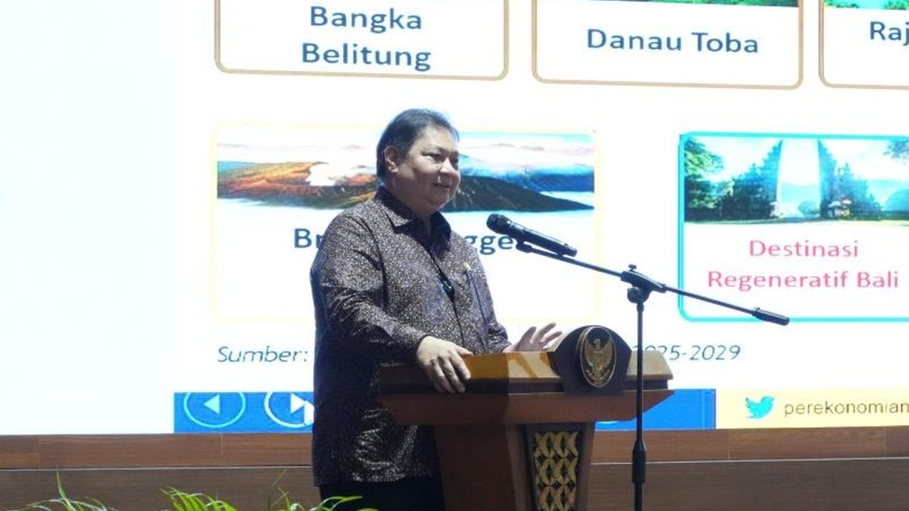 Menko Airlangga Hartarto menekankan pentingnya kesiapan generasi muda Indonesia menghadapi pekerjaan masa depan di sektor digital dan teknologi, serta peran pemerintah dalam menciptakan ekonomi yang berkelanjutan.