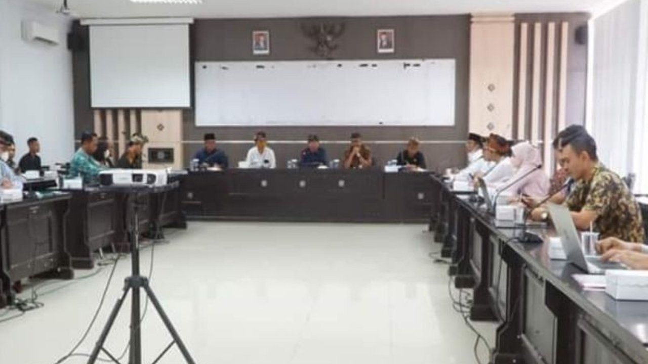 Program Lombok Timur Berkembang di NTB berhasil menjadi proyek percontohan nasional setelah dinilai sukses OJK dalam mendorong pertumbuhan ekonomi dan pemberdayaan UMKM.