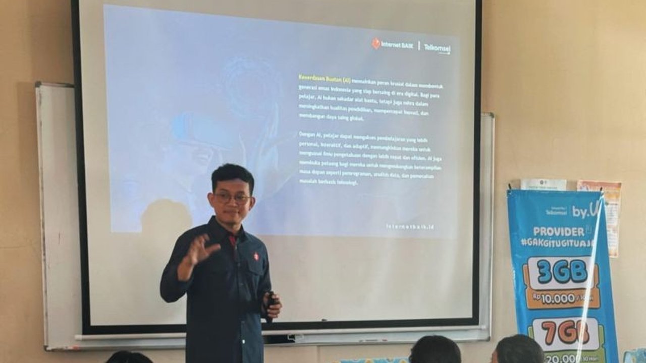 Telkomsel menggelar sosialisasi Internet Baik di SMK ST Yosefa Labuan Bajo, Nusa Tenggara Timur, untuk mengedukasi pelajar tentang penggunaan internet yang bertanggung jawab dan bijak.