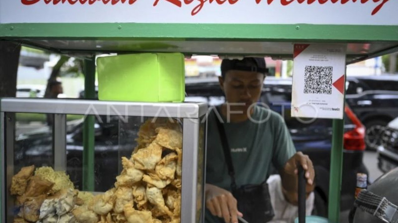 Transaksi QRIS di Kalimantan Tengah didominasi UMKM, Bank Indonesia dorong literasi keuangan digital untuk pengelolaan keuangan yang lebih baik.