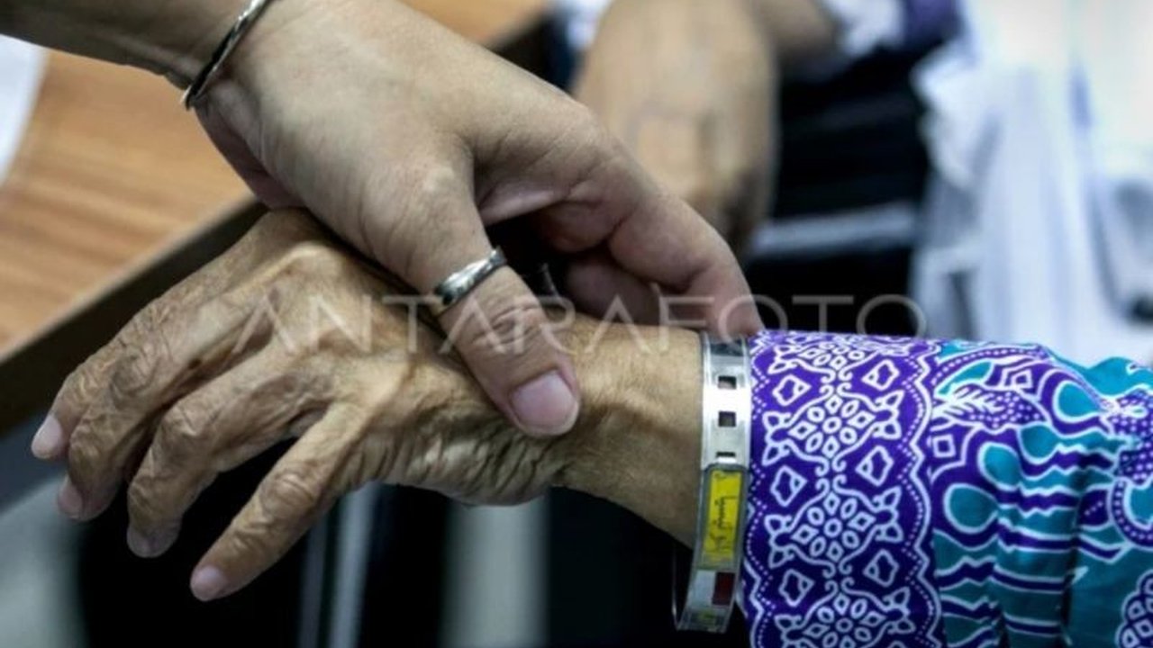 Kemenag Sumut mengumumkan 416 lansia akan menunaikan ibadah haji pada 2025, menunjukkan prioritas pemerintah terhadap jamaah lanjut usia.