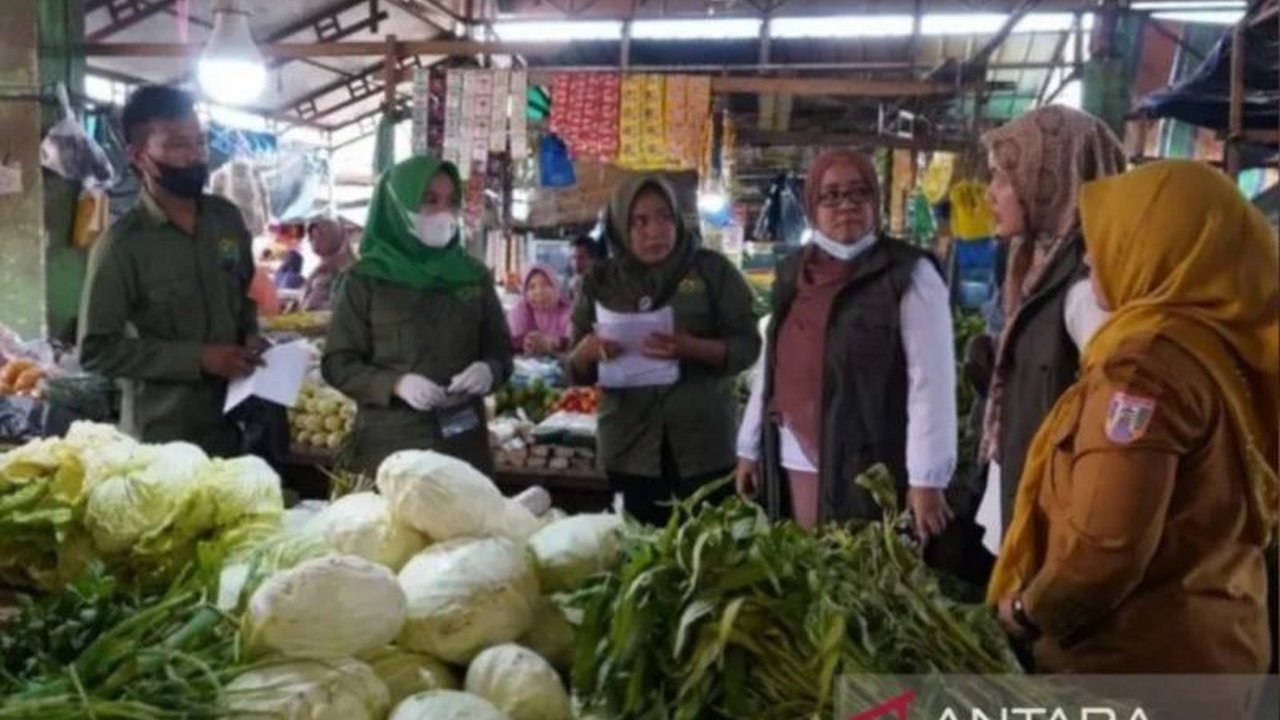 Pemerintah Kabupaten Buol akan menindak tegas pengusaha yang menjual bahan pokok di atas Harga Eceran Tertinggi (HET) menjelang Ramadhan 2025 untuk menjaga stabilitas harga dan ketersediaan bahan pokok.