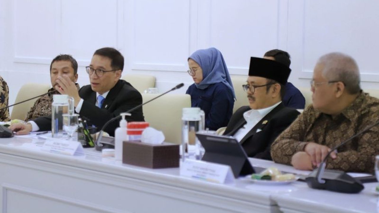 Menteri PPN/Kepala Bappenas menekankan pembangunan infrastruktur di Indonesia harus dirancang secara holistik, terintegrasi, adaptif, dan berkelanjutan untuk mendorong pertumbuhan ekonomi jangka panjang.