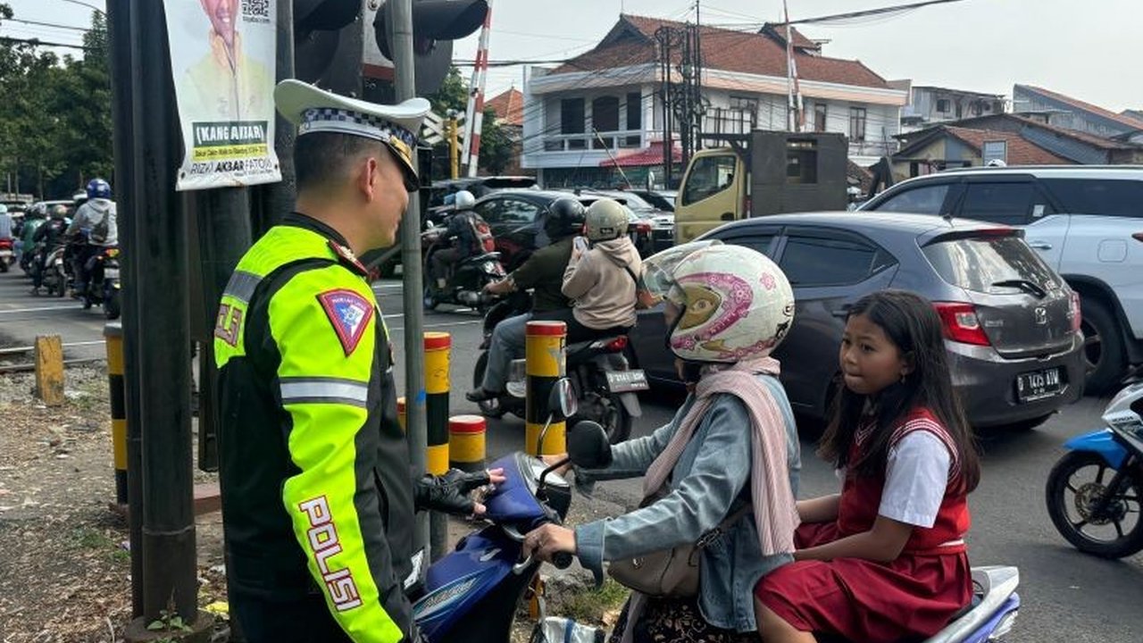 Polrestabes Bandung mencatat 554 pelanggaran lalu lintas selama Operasi Keselamatan Lodaya 2025, meskipun angka kecelakaan meningkat dan tilang serta teguran menurun.
