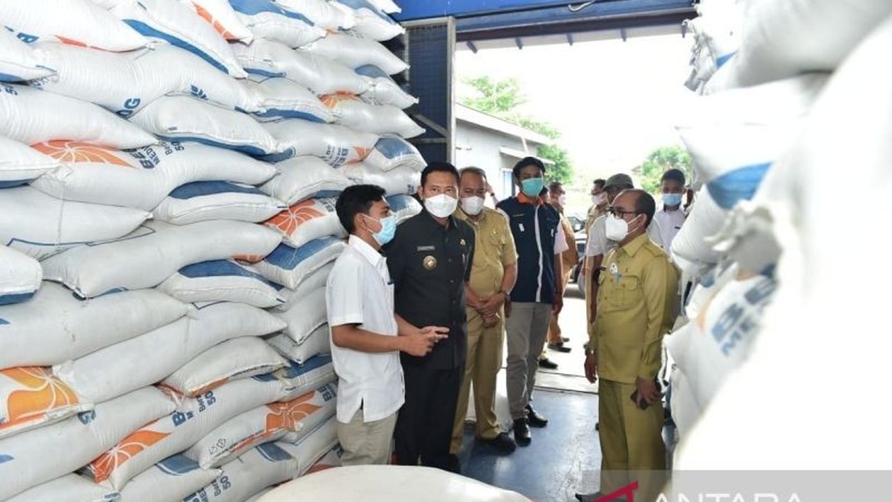 Pemerintah Kabupaten Lamongan memastikan stok beras aman jelang Ramadhan 1446 H, bahkan surplus, dengan harga beras yang relatif stabil.