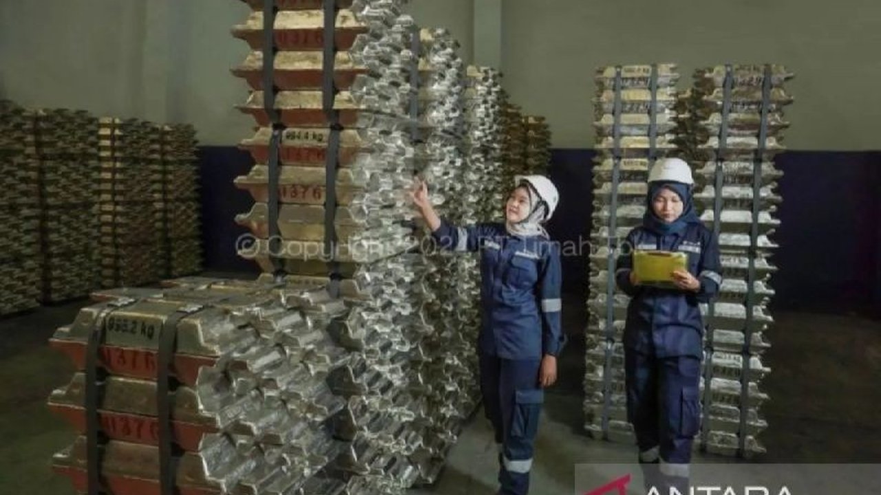 PT Timah meningkatkan efisiensi dan produktivitas dengan inovasi teknologi, termasuk Kapal Produksi Timah (KPT) dan Ponton Isap Produksi (PIP) yang lebih modern dan ramah lingkungan.