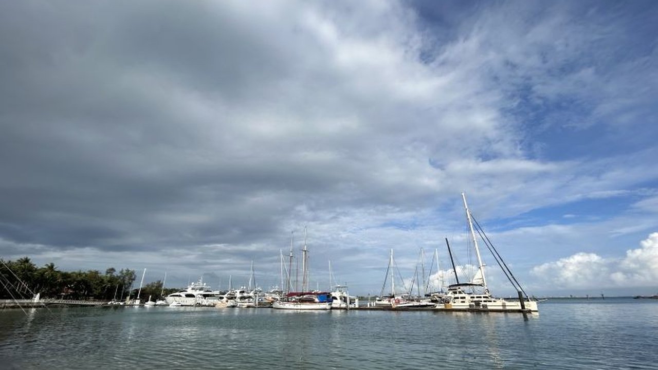 BMKG memperingatkan potensi banjir rob di Batam, Lingga, Karimun, dan Bintan pada 26 Februari hingga 4 Maret 2025 akibat fenomena bulan baru dan Perigee.