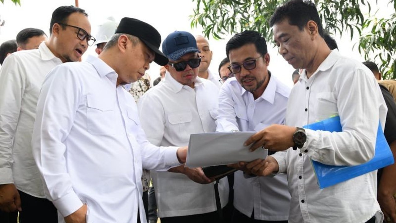 Menteri Perhubungan mendorong percepatan pembangunan akses jalan menuju Stasiun Kereta Cepat Karawang, khususnya jembatan Sungai Cibeet, untuk memudahkan akses masyarakat.