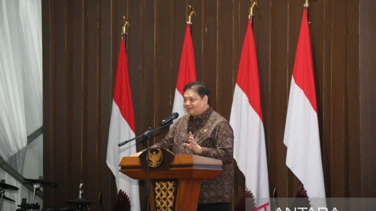 Menko Airlangga Hartarto mengajak kepala daerah menggali potensi lokal untuk mencapai target pertumbuhan ekonomi nasional 8 persen,  fokus pada peningkatan sektor pariwisata, hilirisasi industri, dan pengembangan UMKM.