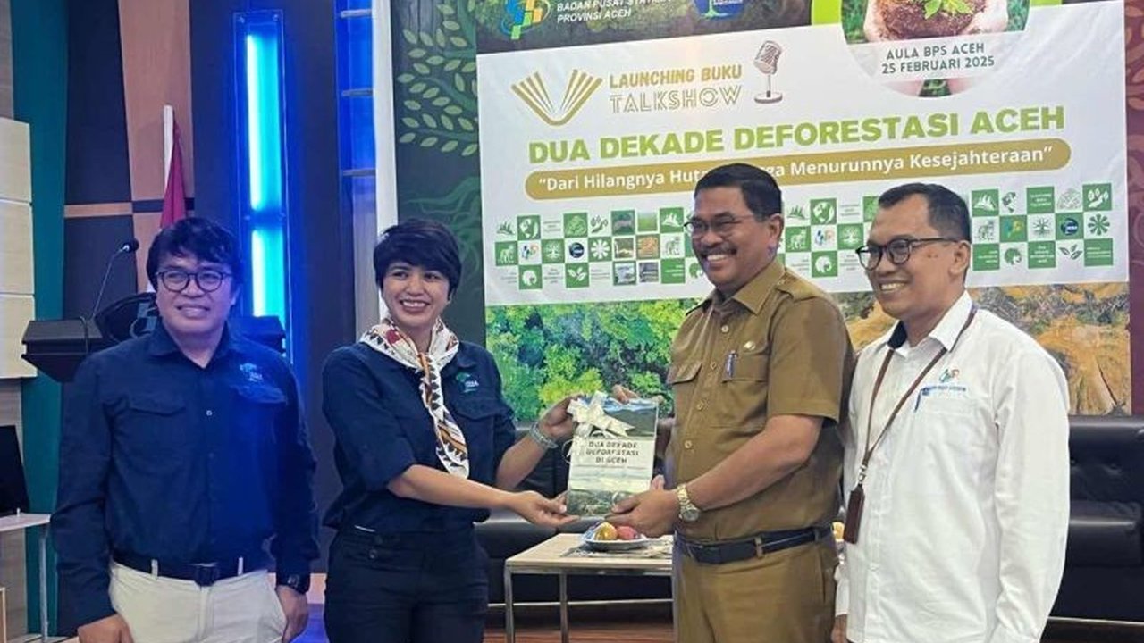 Peluncuran buku 'Dua Dekade Deforestasi Aceh' oleh BPS dan HAkA ungkap dampak buruk deforestasi terhadap lingkungan dan kesejahteraan masyarakat Aceh, serta menyerukan upaya pemulihan.