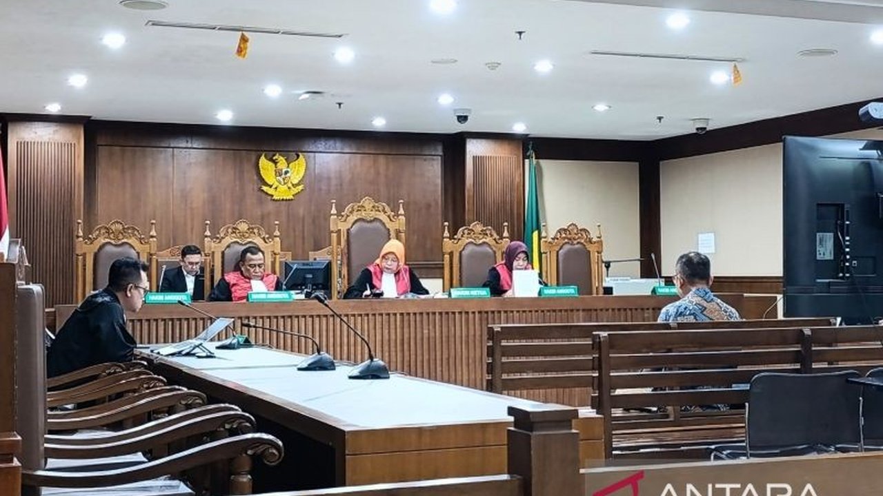 Majelis Hakim Tipikor Jakarta menolak eksepsi Dirut PT PPM, Ahmad Taufik, terkait kasus korupsi pengadaan APD Kemenkes tahun 2020, dan menyatakan dakwaan penuntut umum sah.