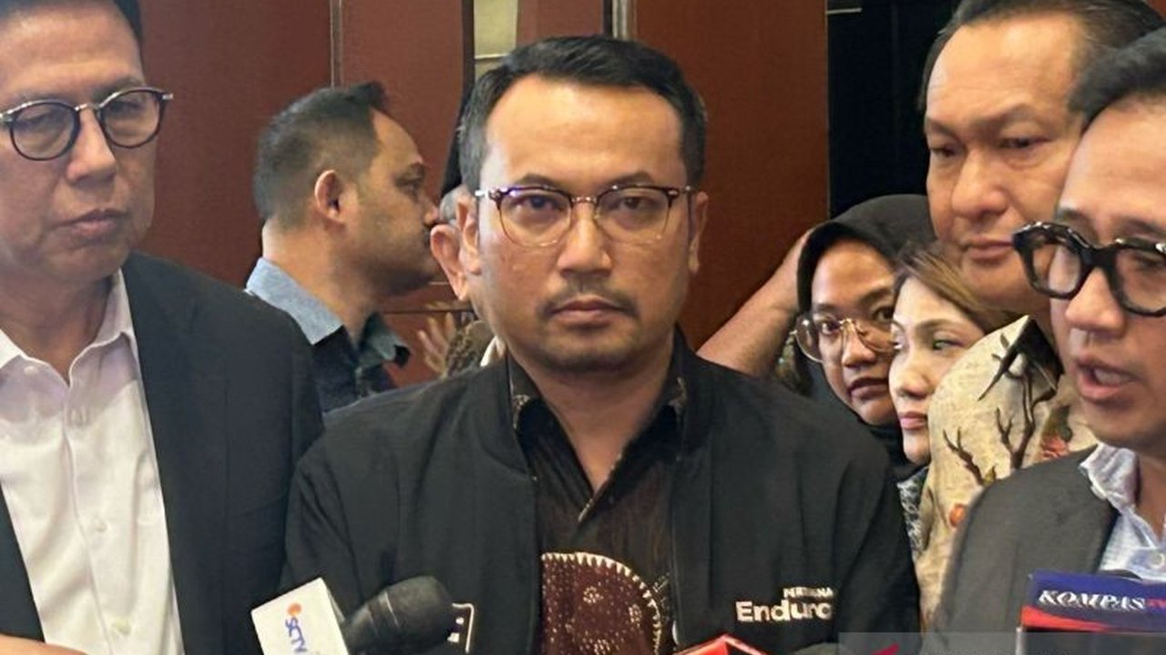 PT Pertamina Patra Niaga menegaskan bahwa penambahan aditif pada Pertamax bertujuan meningkatkan performa mesin, bukan merupakan pengoplosan bahan bakar seperti yang dituduhkan.