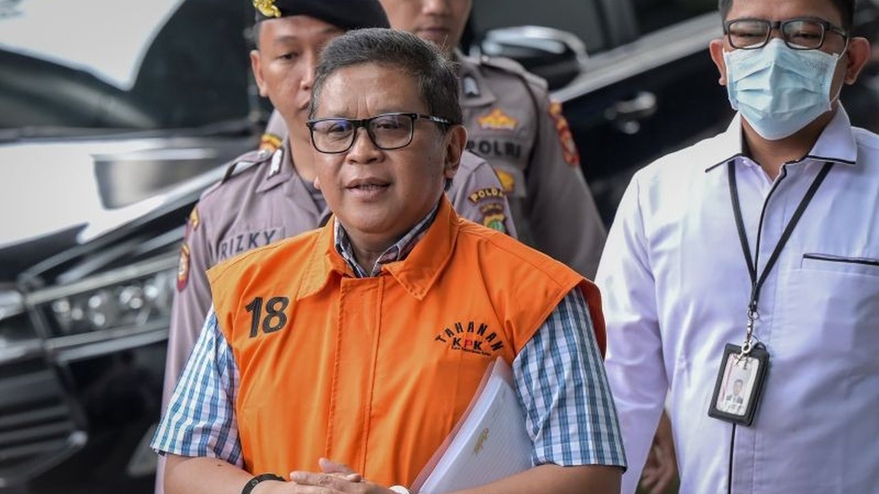 Sekjen PDIP, Hasto Kristiyanto, meminta seluruh kader untuk menjaga kehormatan Megawati Soekarnoputri dari upaya-upaya yang bertujuan mengguncang partai, sembari menjalani pemeriksaan di KPK dengan semangat tinggi.