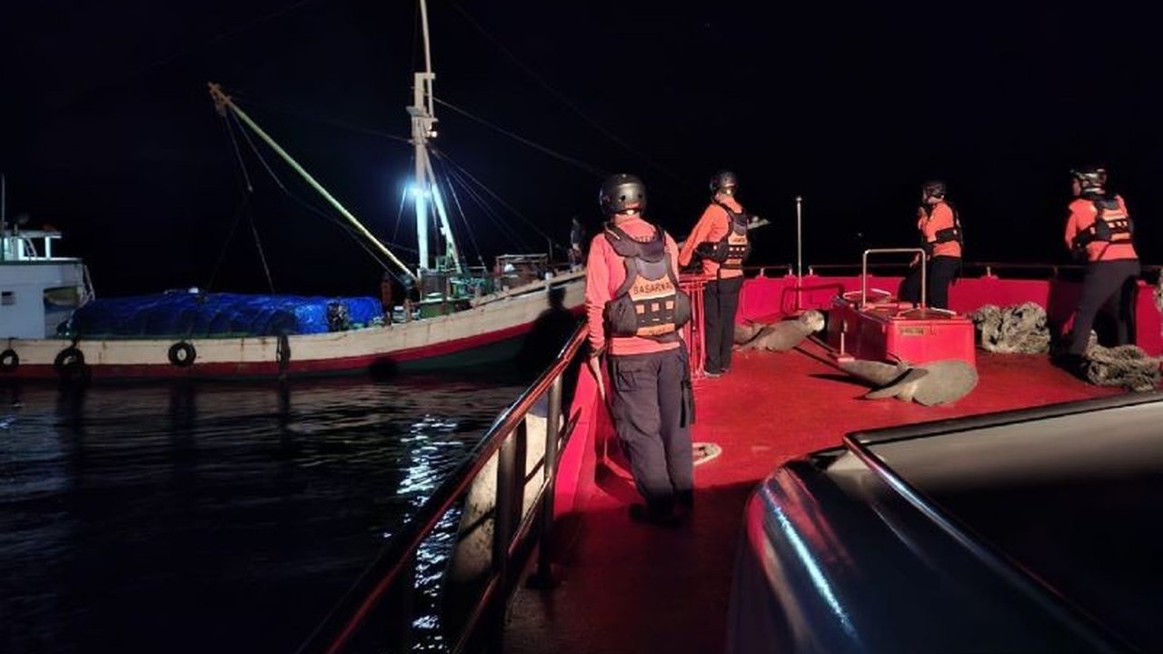 Tim SAR gabungan berhasil mengevakuasi KM Hidup Makmur yang mengalami kerusakan mesin di perairan Lombok, menyelamatkan 5 ABK.