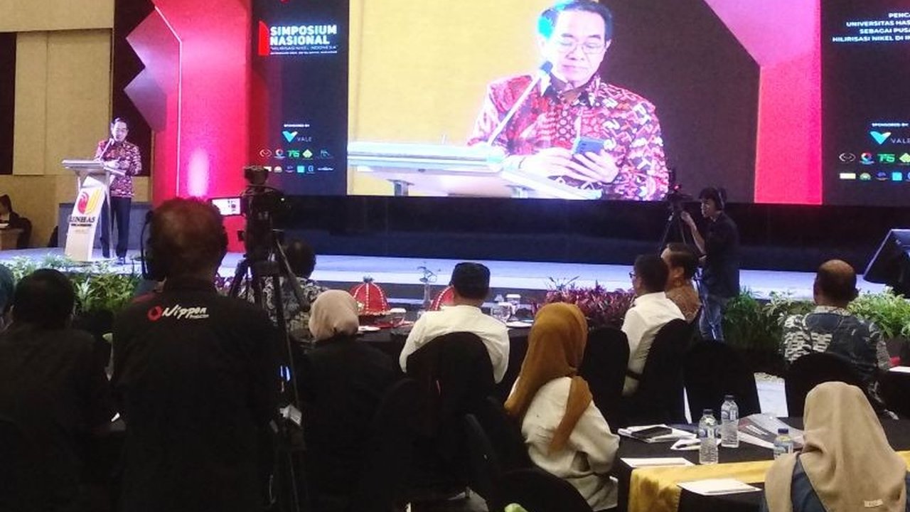 Rektor Unhas Prof. Dr. Ir. Jamaluddin Jompa, MSc., mengecam ekspor bahan baku nikel dan mendorong Indonesia untuk menjadi eksportir produk nikel guna meningkatkan pendapatan negara serta kesejahteraan rakyat.