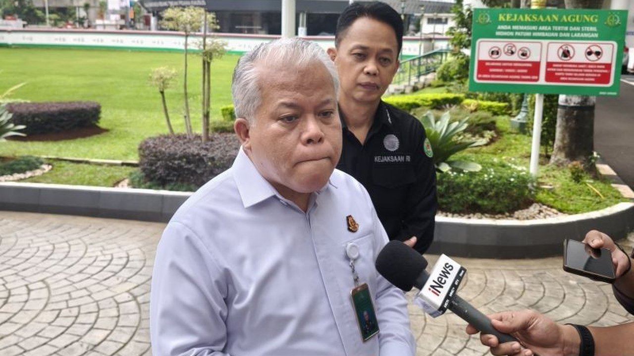 Penggeledahan di rumah pengusaha minyak Riza Chalid oleh Kejagung membuahkan hasil berupa penyitaan dokumen, uang tunai Rp833 juta dan US$1.500 terkait dugaan korupsi di Pertamina.