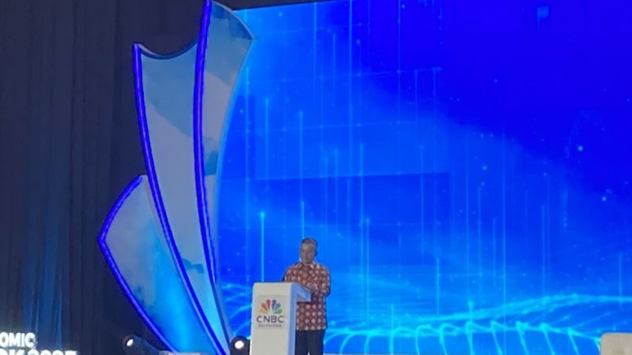 Wakil Menteri Keuangan Suahasil Nazara memastikan penerimaan negara bukan pajak (PNBP) tetap aman meskipun pengelolaan BUMN beralih ke Danantara, dengan fokus pada peningkatan aktivitas ekonomi.