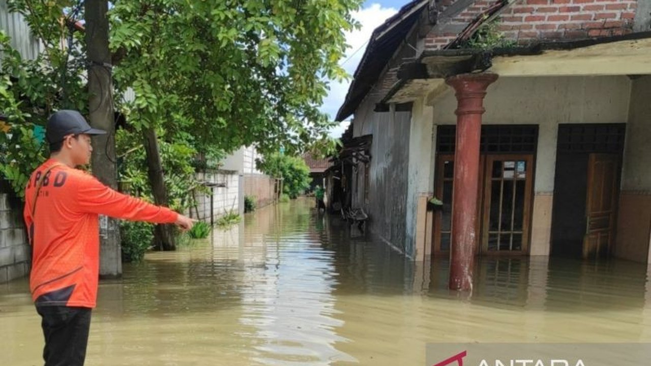 Badan Nasional Penanggulangan Bencana (BNPB) memperingatkan potensi banjir susulan di Mojokerto dan Sidoarjo, Jawa Timur, seiring dengan prediksi hujan tinggi dalam sepekan ke depan.