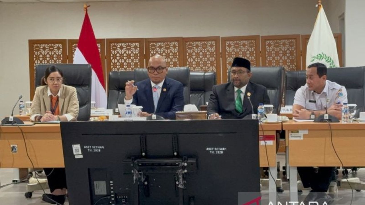 Badan Kehormatan DPRD DKI Jakarta akan memberikan penghargaan 'BK Award' kepada legislator berprestasi, mulai dari disiplin kehadiran hingga kinerja terbaik, dengan total 22 penerima penghargaan.