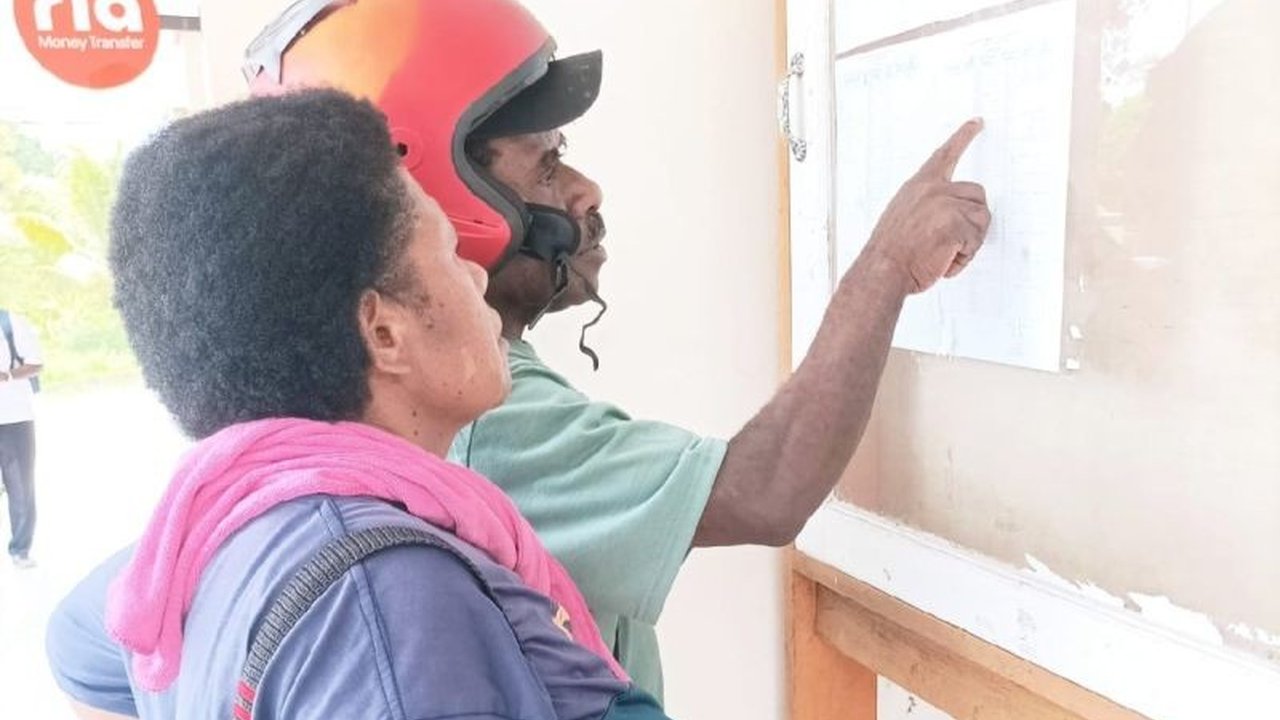 Dinas Sosial Kabupaten Biak Numfor mengimbau warga untuk mengecek status penerima bansos melalui Data Terpadu Kesejahteraan Sosial (DTKS) Kemensos secara online guna memastikan penyaluran bantuan tepat sasaran.