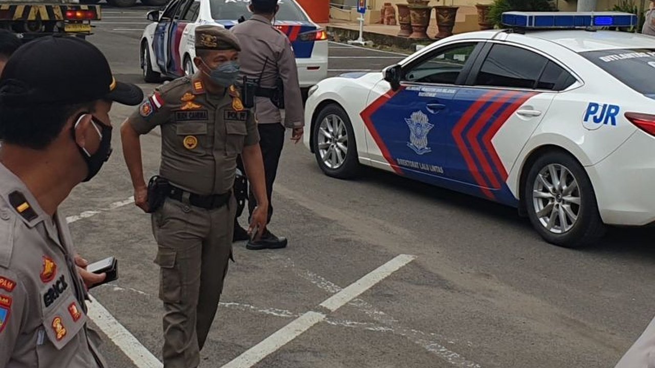 Polda Sumsel meningkatkan patroli dan operasi kepolisian untuk menciptakan keamanan dan ketertiban masyarakat (kamtibmas) selama bulan Ramadhan, mengajak masyarakat aktif dalam siskamling.