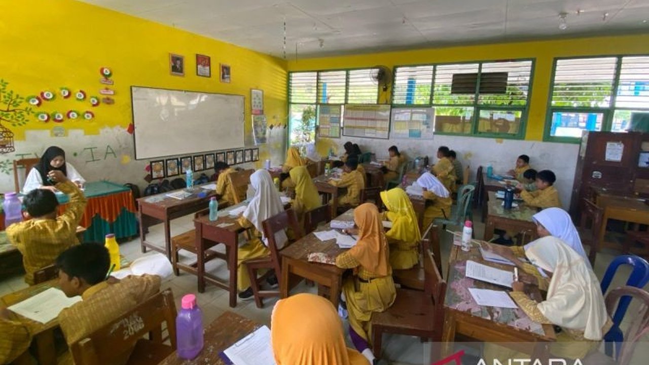 Pemerintah Kota Bengkulu sesuaikan jam belajar siswa SD dan SMP selama Ramadhan 1445 H dengan mengurangi durasi belajar per jam dan mendorong kegiatan keagamaan.