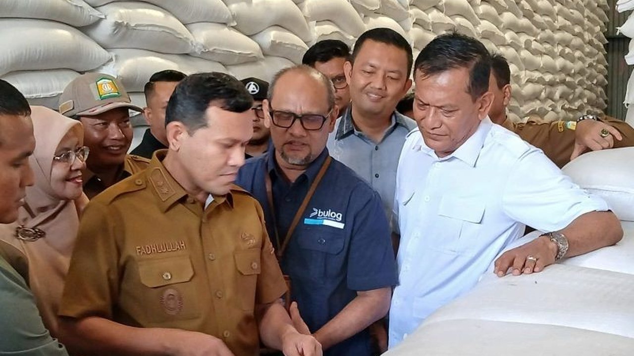 Wakil Gubernur Aceh memastikan harga sembako tetap stabil menjelang Ramadhan, stok beras Bulog cukup untuk 6 bulan ke depan, dan tradisi meugang tetap terjaga.