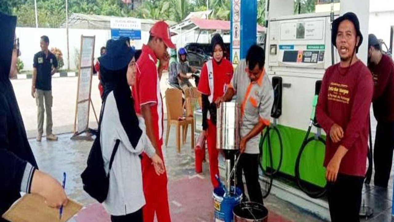 UPT Metrologi Legal Barito Utara gencar lakukan tera ulang alat ukur di SPBU dan pasar untuk memastikan keakuratan dan tertib ukur, serta menjamin kualitas dan keselamatan masyarakat.