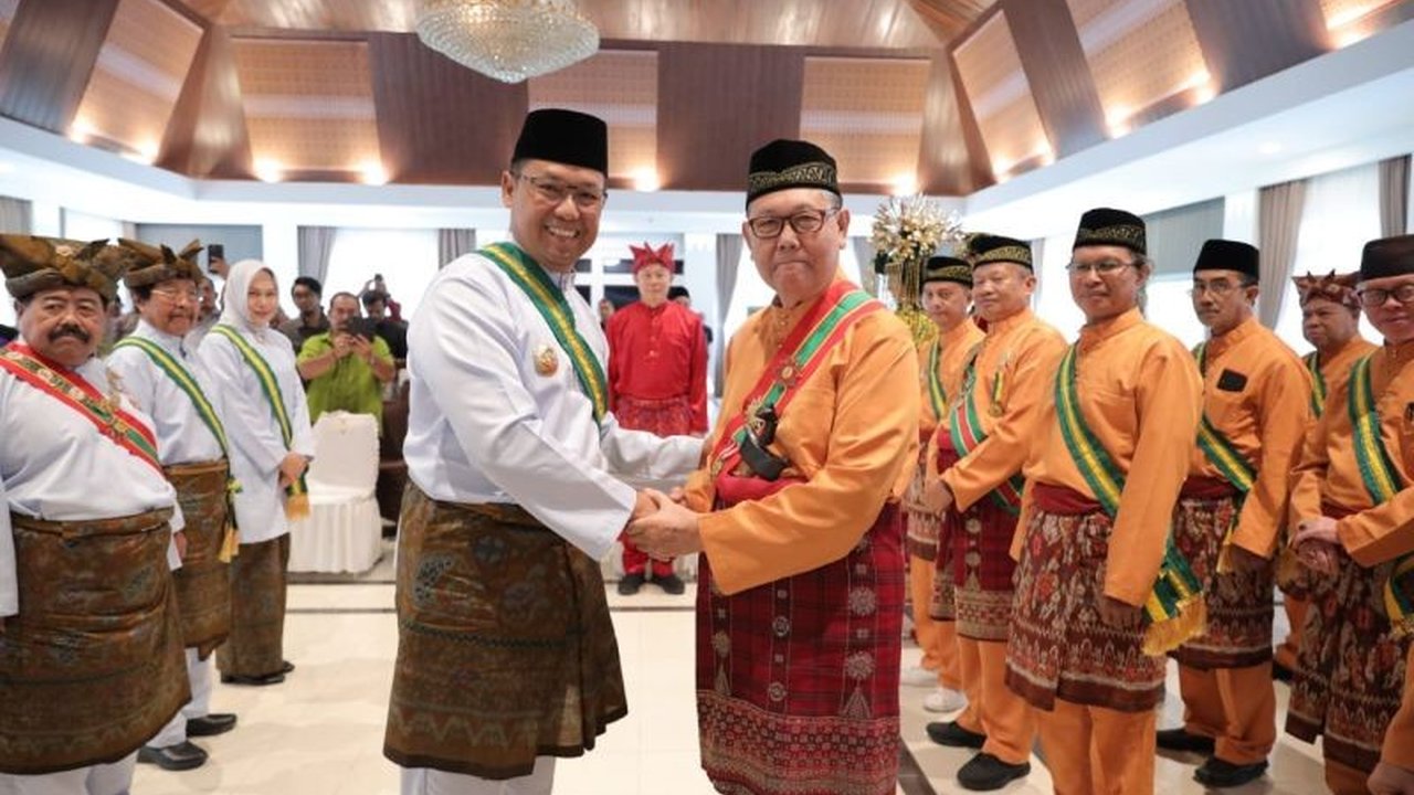 Penjabat Gubernur Kepulauan Bangka Belitung mendorong Lembaga Adat Melayu untuk melibatkan generasi muda agar kearifan lokal tak tergerus zaman.