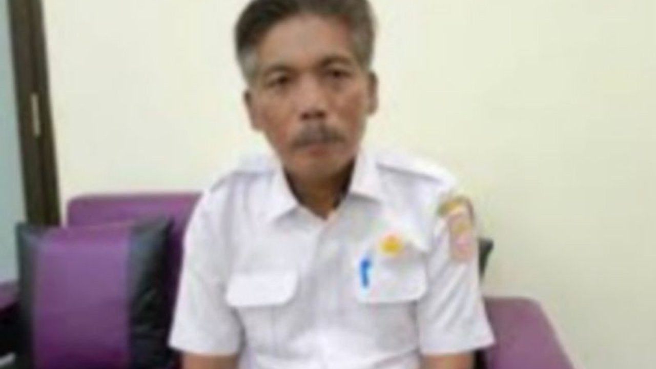 Pemerintah Kabupaten Bangka Tengah meluncurkan berbagai program untuk menekan angka putus sekolah, termasuk mendirikan sekolah baru dan membentuk Satgas Pencegahan Anak Putus Sekolah.