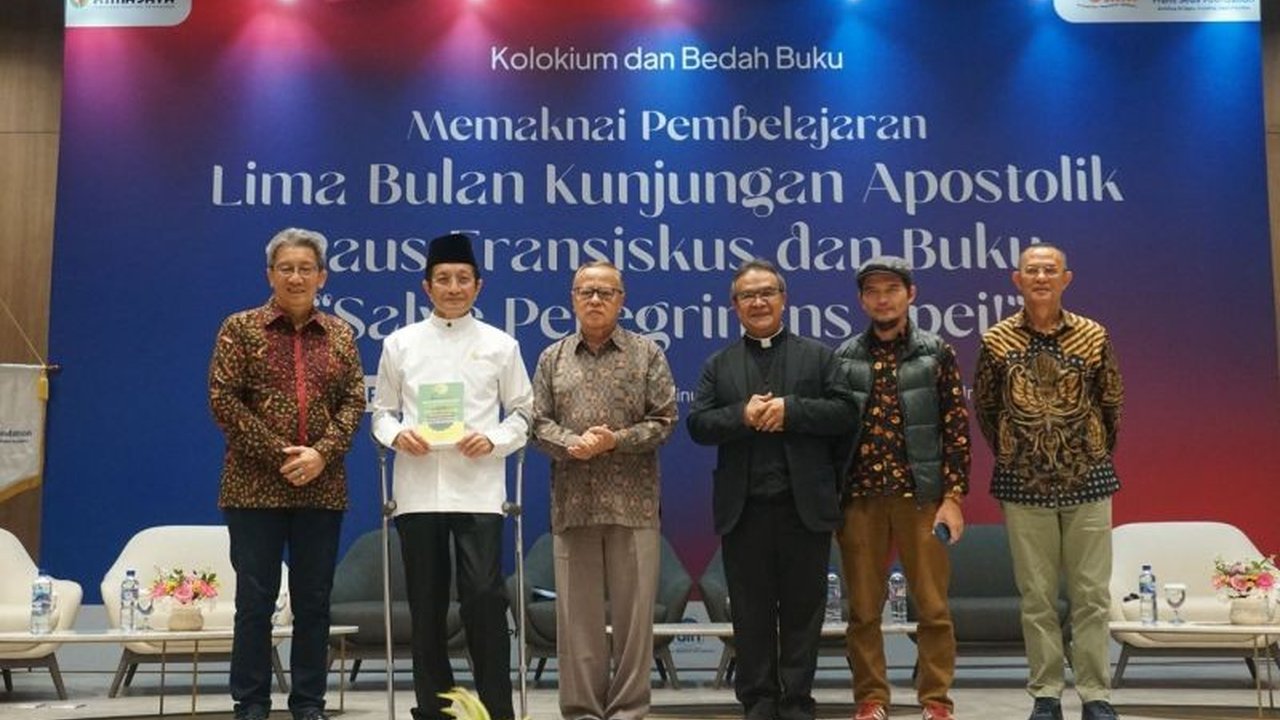 Unika Atma Jaya dan Frans Seda Foundation menggelar kolokium dan bedah buku untuk merefleksikan kunjungan Paus Fransiskus ke Indonesia, menekankan pentingnya persaudaraan, toleransi, dan perdamaian antarumat beragama.