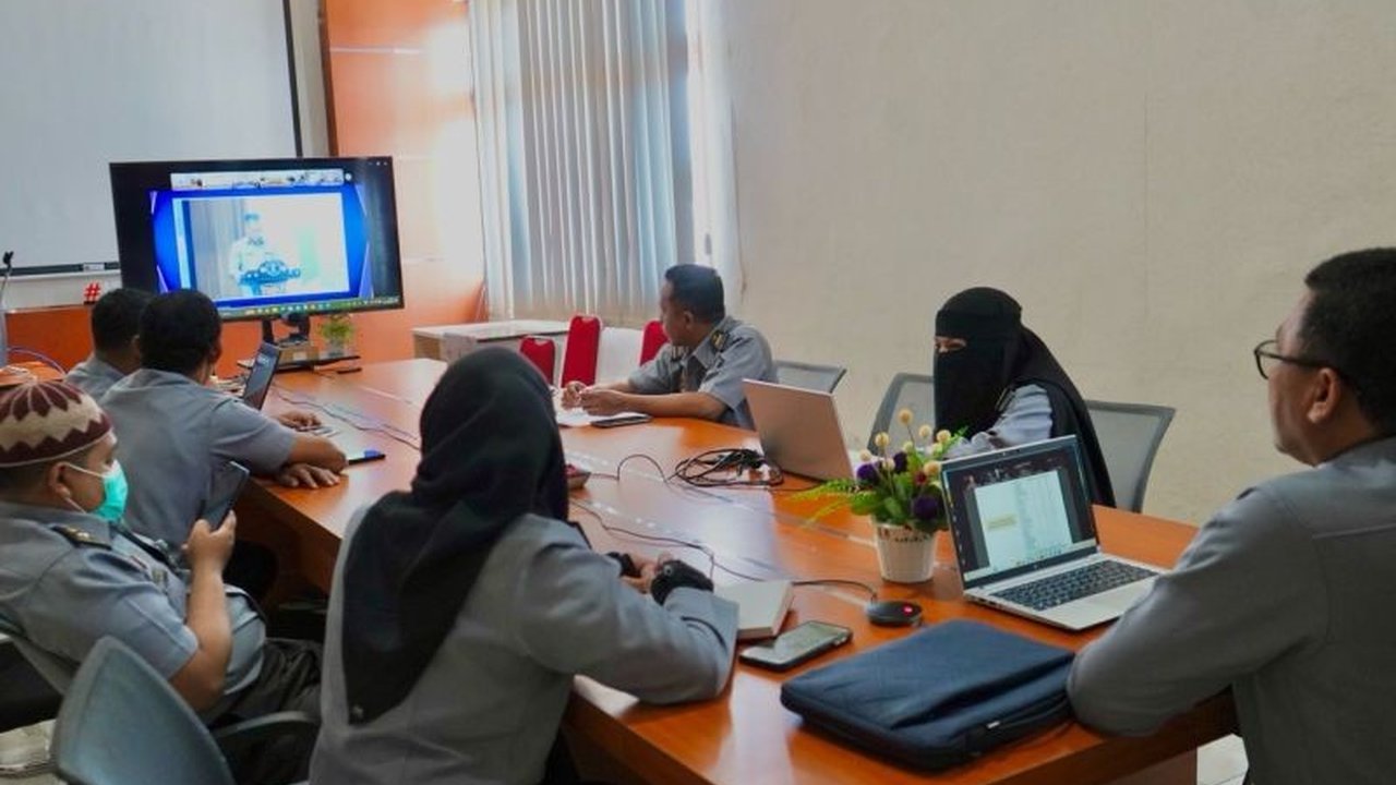 Kemenkumham Maluku Utara resmi mengimplementasikan aplikasi e-Harmonisasi untuk meningkatkan efisiensi dan transparansi dalam pembentukan peraturan perundang-undangan, didukung penuh oleh Kakanwil dan sejalan dengan transformasi digital pemerintah.