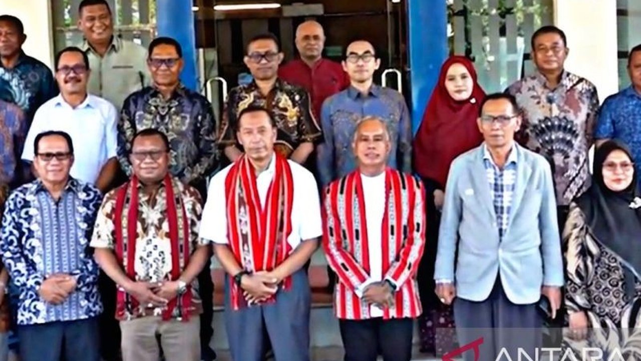 Universitas Pattimura (Unpatti) Ambon perkuat peran pusat unggulan kepulauan dalam tridarma perguruan tinggi untuk meningkatkan pendidikan berbasis laut dan pulau, mendukung riset kemaritiman, dan memberdayakan masyarakat.