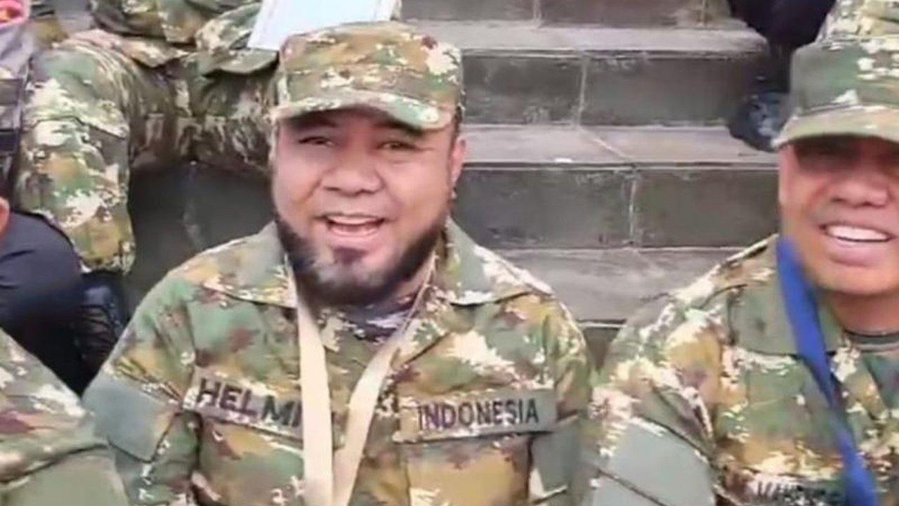 Gubernur Bengkulu melarang studi tur dan wisuda di sekolah untuk mengurangi beban finansial orang tua siswa, mendorong fokus pada peningkatan kualitas pendidikan.