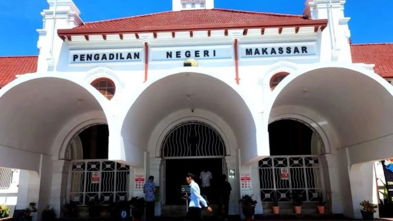 Sidang perdana kasus kosmetik berbahaya di PN Makassar ditunda karena terdakwa Mira Hayati mengalami preeklamsia dan dirawat di RSUP Wahidin Sudirohusodo.