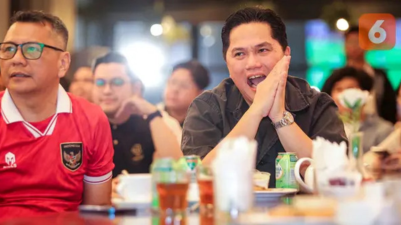 Raut kecewa ketua umum PSSI, Erick Thohir saat nonton bareng laga Grup D Piala Asia 2023 antara Timnas Indonesia melawan Irak di Senayan Avenue, Senayan, Jakarta, Senin (15/01/2024) malam WIB