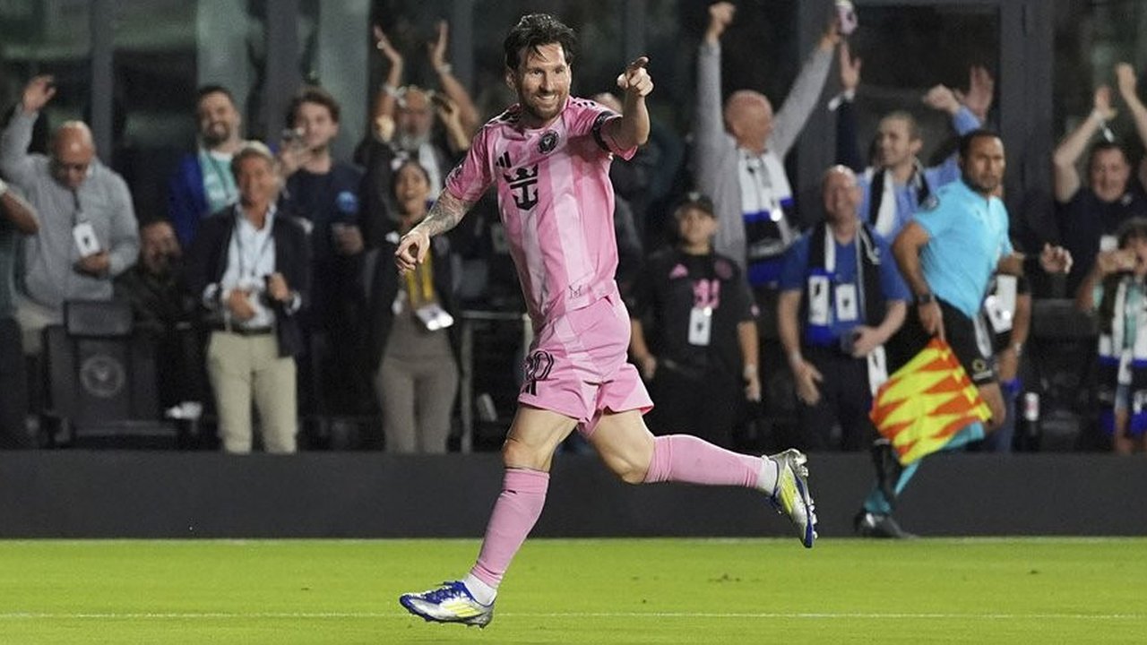 Tanda Tangan Messi Berujung Sanksi: Wasit Dihukum 6 Bulan Gara-gara Permintaan Tak Lazim