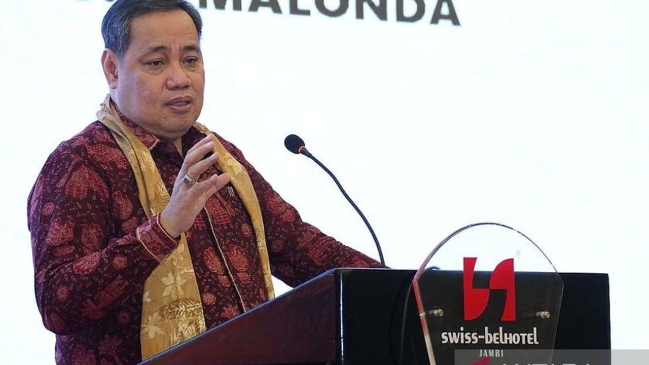 Anggota Bawaslu RI Herwyn JH Malonda menegaskan pentingnya kantor Bawaslu tetap beroperasi meskipun ada kebijakan WFA, guna memastikan layanan publik dan penelitian data pengawasan pemilu tetap berjalan.