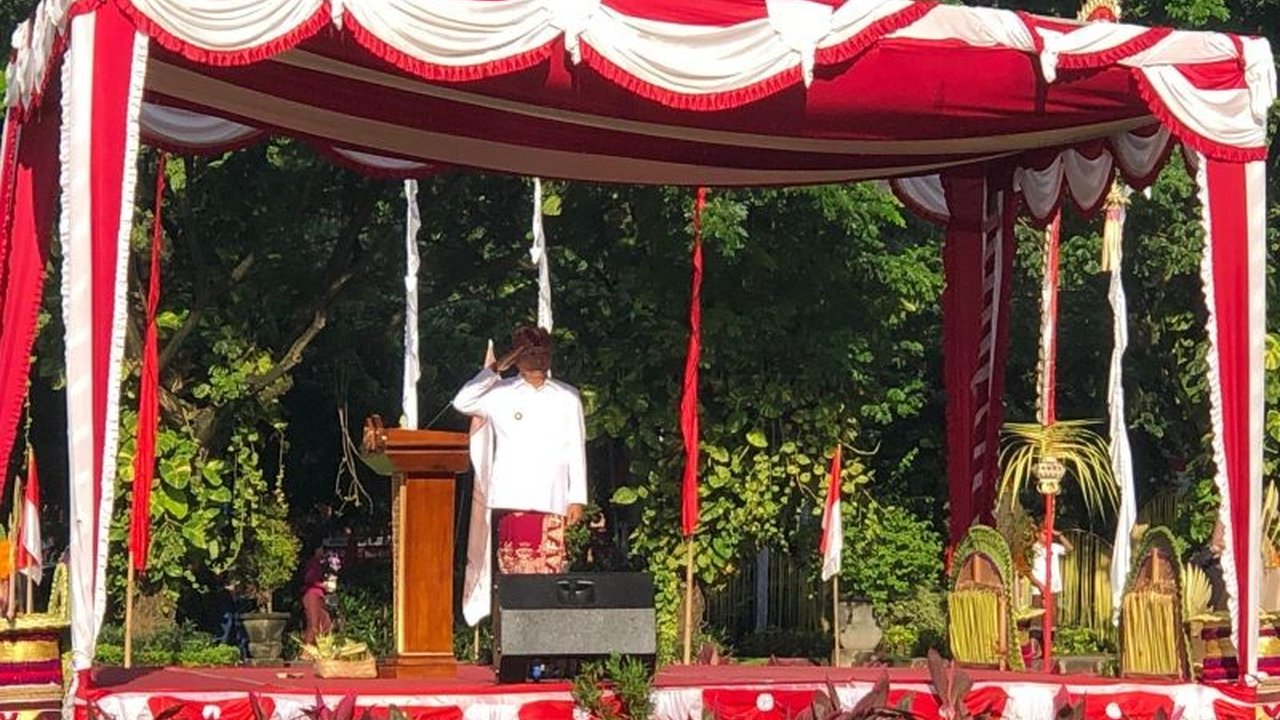 Gubernur Bali Wayan Koster langsung terjun ke lapangan, memimpin apel peringatan HUT Kota Denpasar ke-237, dan menjabarkan sejumlah agenda prioritas untuk 100 hari ke depan.
